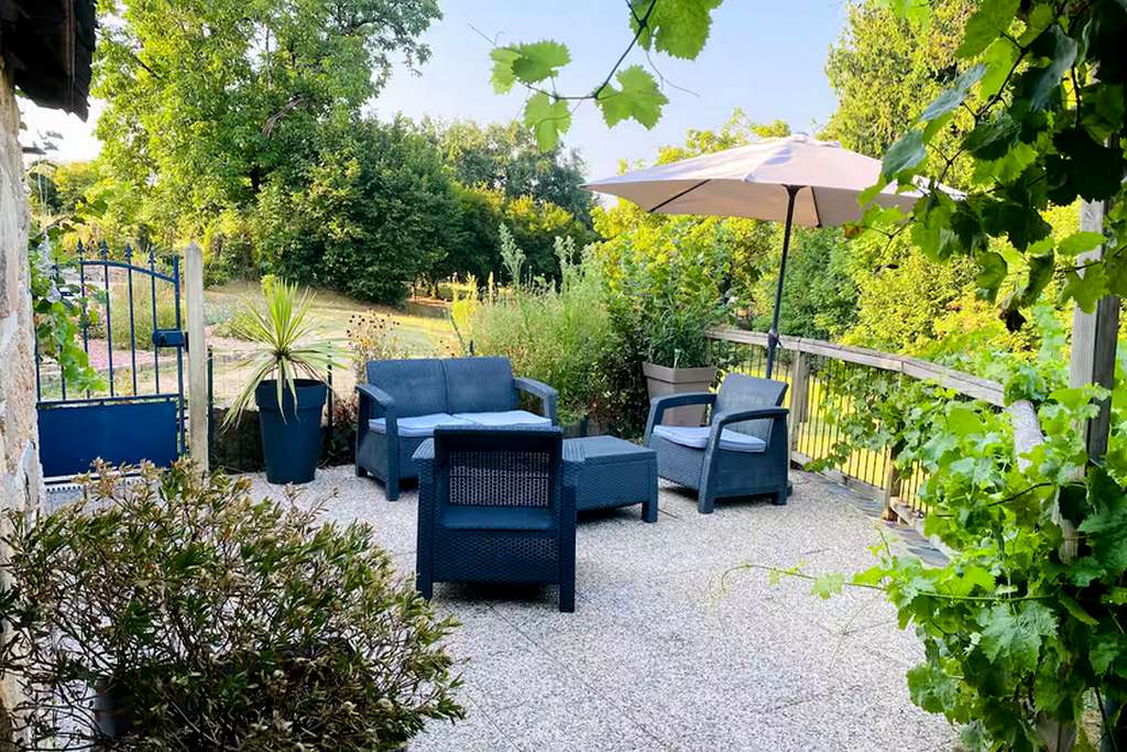 Terrasse gîte Corrèze Dordogne